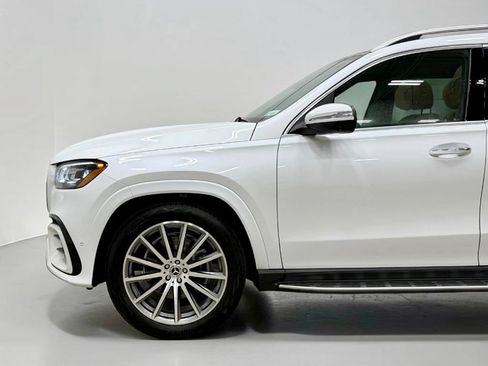 Used 2025 Mercedes-Benz GLS 580 4MATIC image 14