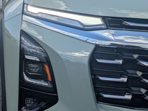 Used 2025 Chevrolet Equinox LT w/ Convenience Package II image 12