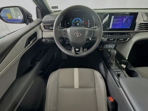 Used 2025 Toyota Camry SE w/ Convenience Package FWD image 23