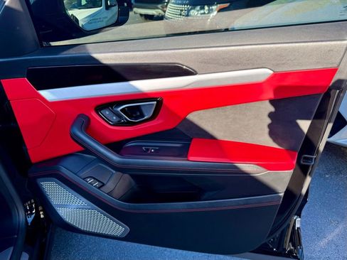 Used 2020 Lamborghini Urus AWD/4WD image 37