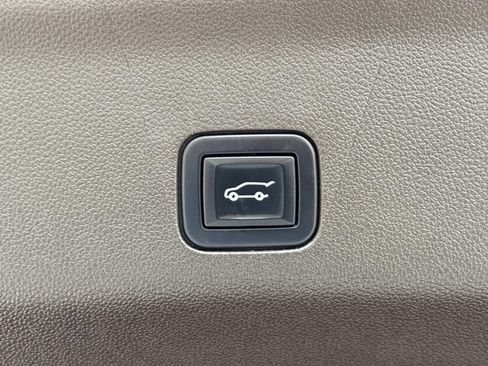 Used 2022 GMC Yukon SLT w/ SLT Luxury Package AWD/4WD image 13
