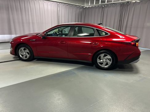Used 2025 Hyundai Sonata SE FWD image 4