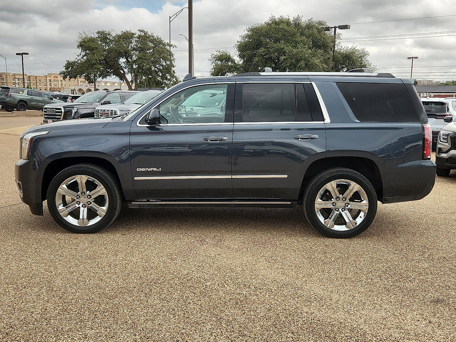 Used 2020 GMC Yukon Denali w/ Denali Ultimate Package AWD/4WD image 2