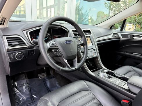 Used 2018 Ford Fusion SE w/ Equipment Group 602A FWD image 13
