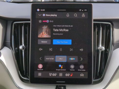 New 2026 Volvo XC60 B5 Ultra w/ Climate Package image 16