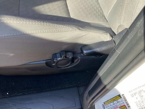 Used 2021 Toyota Tacoma SR RWD image 14