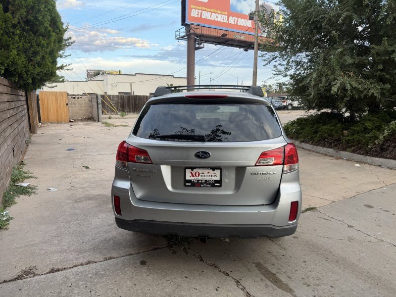 Used 2012 Subaru Outback 2.5i Premium w/ All-Weather Pkg AWD/4WD image 5
