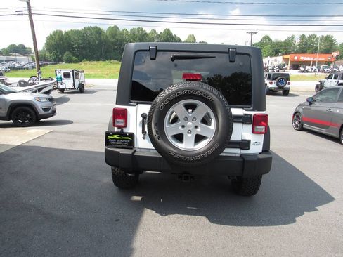 Used 2014 Jeep Wrangler Unlimited Sport w/ Quick Order Package 24S AWD/4WD image 5