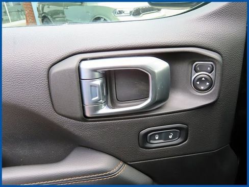 Used 2022 Jeep Gladiator Overland image 13