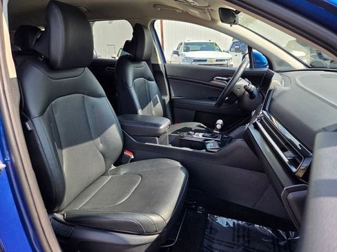 Used 2025 Kia Sportage EX FWD image 19
