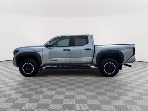 Used 2024 Toyota Tacoma TRD Off-Road AWD/4WD image 4