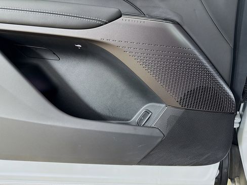 Used 2025 Cadillac Lyriq Sport image 19