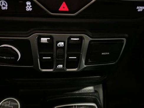 Used 2018 Jeep Wrangler Unlimited Sahara AWD/4WD image 18