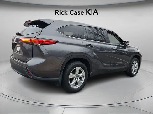 Used 2023 Toyota Highlander LE image 8