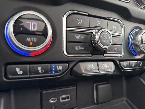 Used 2022 GMC Yukon SLT w/ SLT Premium Package image 25