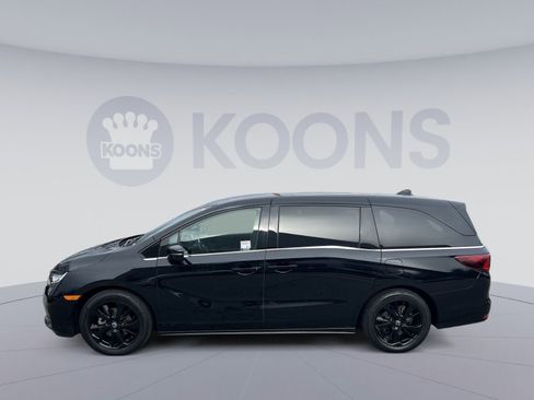 Used 2023 Honda Odyssey Sport image 2