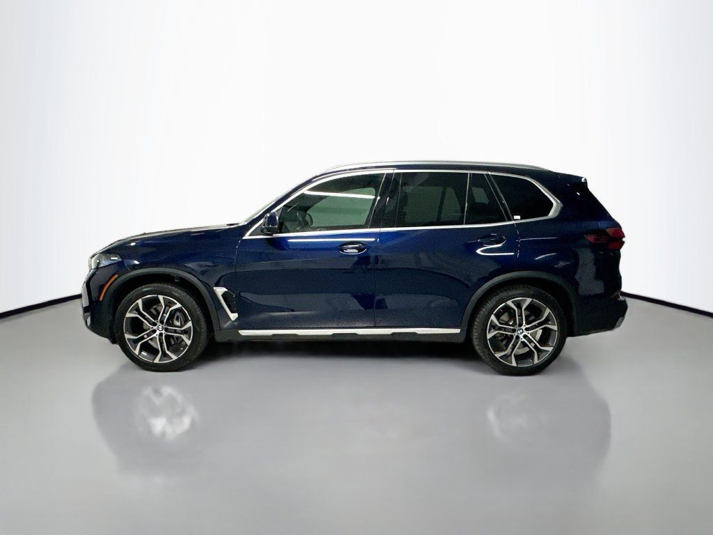 Used 2025 BMW X5 xDrive40i AWD/4WD image 2