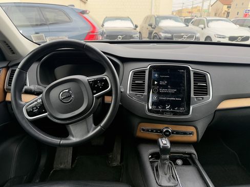 Used 2021 Volvo XC90 T6 Momentum image 16