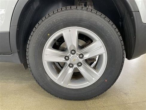 Used 2022 Chevrolet Trax LT w/ Driver Confidence Package AWD/4WD image 33