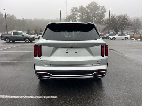 Certified 2023 Kia Sorento EX image 6