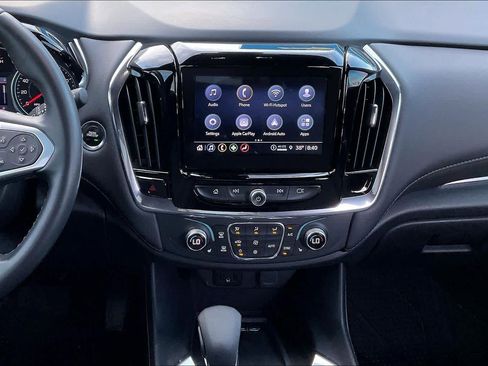 Certified 2023 Chevrolet Traverse LT w/ Rear Camera Mirror Package image 7