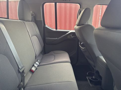 Used 2019 Nissan Frontier SV image 15