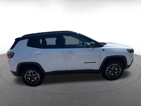 Used 2025 Jeep Compass Trailhawk image 16