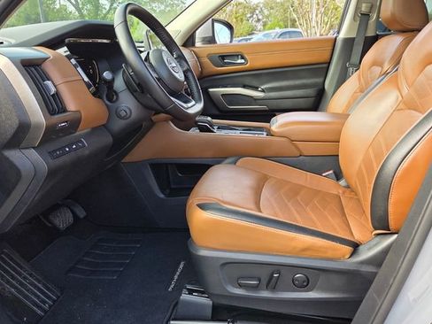 Used 2023 Nissan Pathfinder Platinum w/ Cargo Package FWD image 11