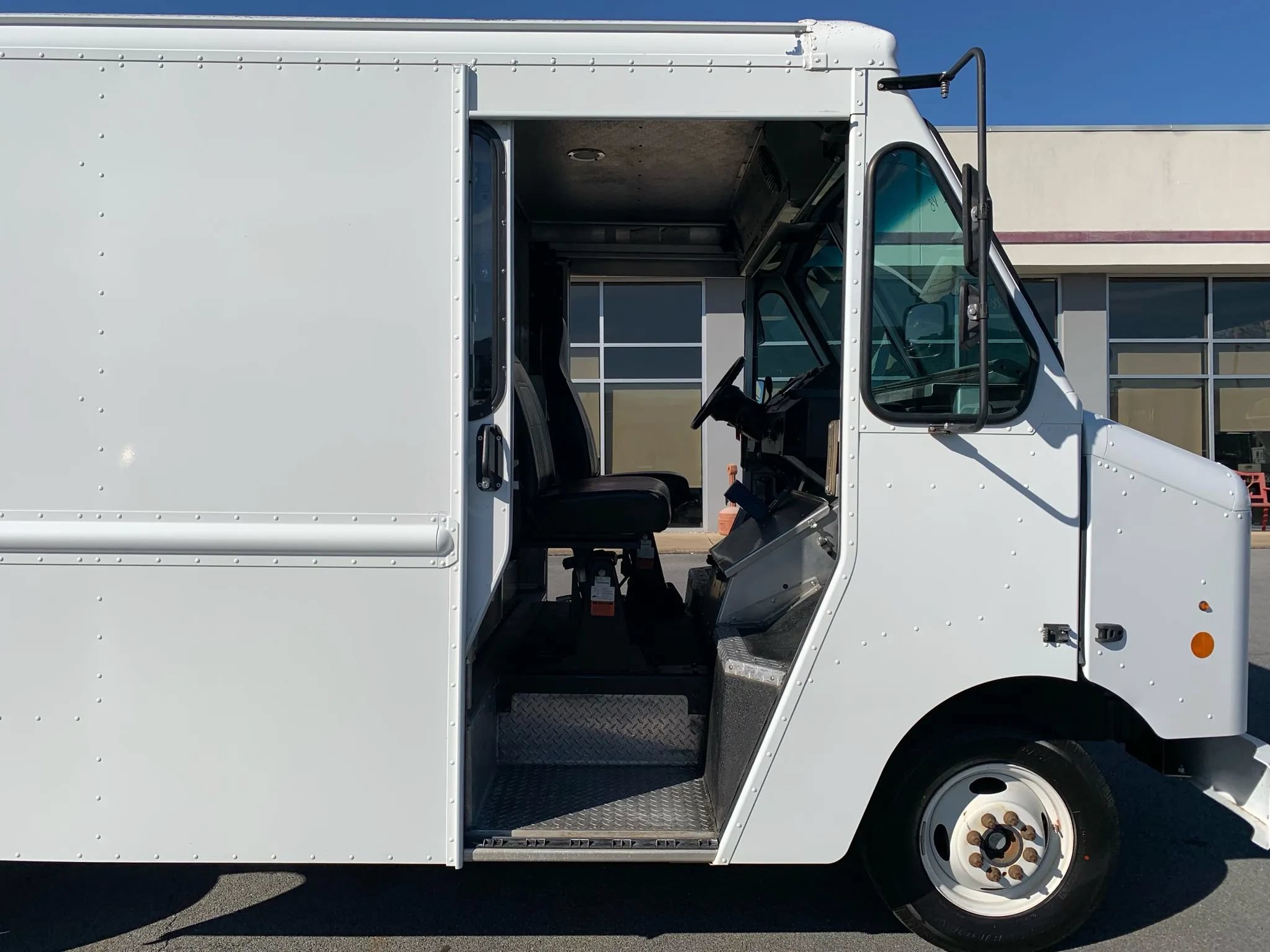 Used 2014 Ford E-350 and Econoline 350 Super Duty w/ A/C Prep Package RWD image 16