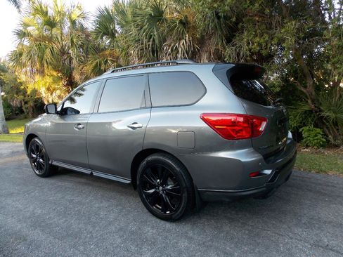 Used 2018 Nissan Pathfinder SL w/ Midnight Edition Package FWD image 5
