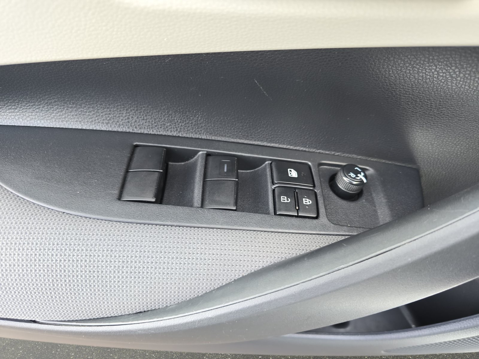 Used 2021 Toyota Corolla LE FWD image 28