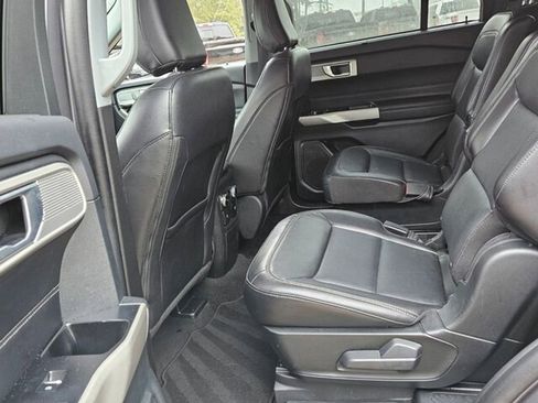 Used 2023 Ford Explorer Limited w/ Equipment Group 301A image 7