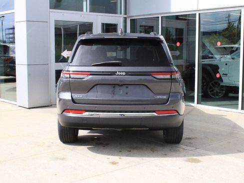 Used 2023 Jeep Grand Cherokee Laredo X AWD/4WD image 7