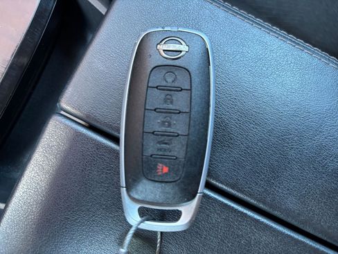 Used 2025 Nissan Rogue SV FWD image 21