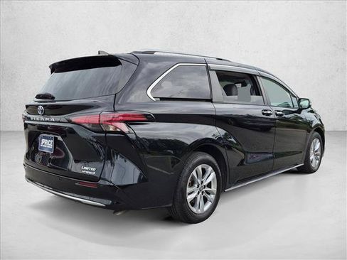 Used 2022 Toyota Sienna Limited AWD/4WD image 5