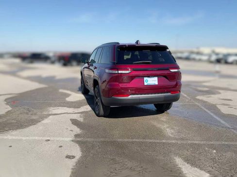 New 2026 Jeep Grand Cherokee Altitude image 9