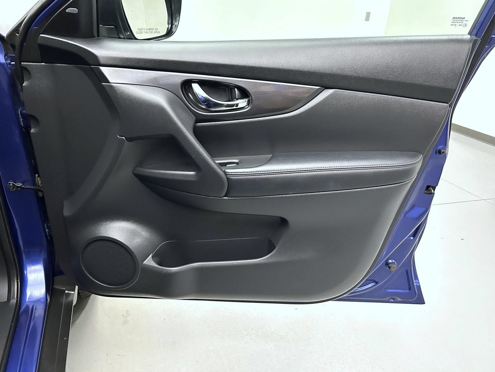 Used 2017 Nissan Rogue SV w/ SV Premium Package AWD/4WD image 16