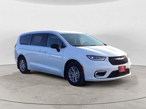 New 2026 Chrysler Pacifica Select image 8