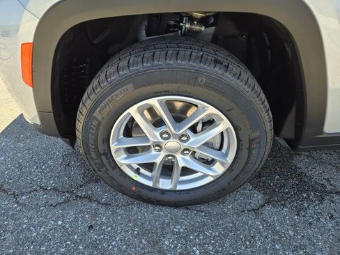 New 2026 Jeep Grand Cherokee L Laredo AWD/4WD image 9