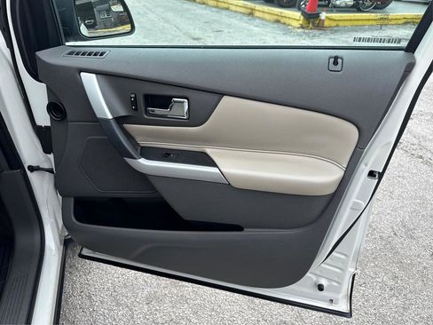 Used 2013 Ford Edge SE image 21