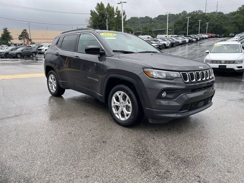 Used 2024 Jeep Compass Latitude AWD/4WD image 6