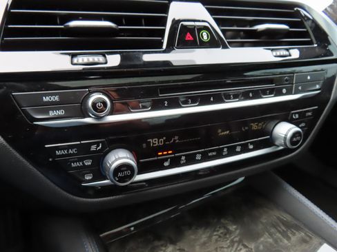 Used 2017 BMW 530i xDrive image 24