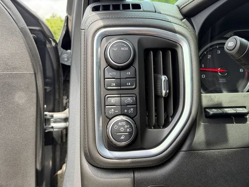 Used 2022 Chevrolet Silverado 1500 High Country w/ Technology Package AWD/4WD image 31