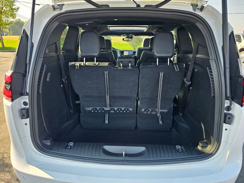 New 2026 Chrysler Pacifica Limited w/ S Appearance Package image 32