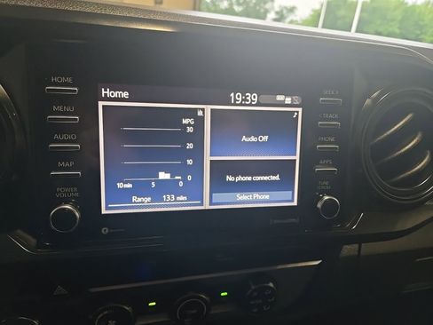 Used 2020 Toyota Tacoma SR AWD/4WD image 13