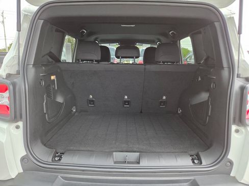 Used 2022 Jeep Renegade Altitude AWD/4WD image 20