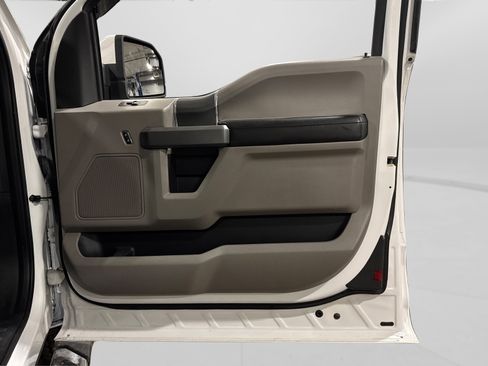 Used 2016 Ford F150 XLT w/ XTR Package image 36