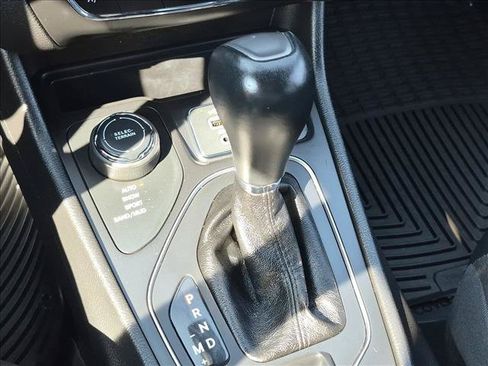 Used 2020 Jeep Cherokee High Altitude AWD/4WD image 12