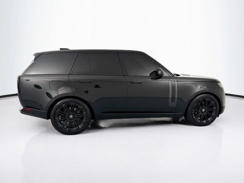 Used 2025 Land Rover Range Rover SE AWD/4WD image 4