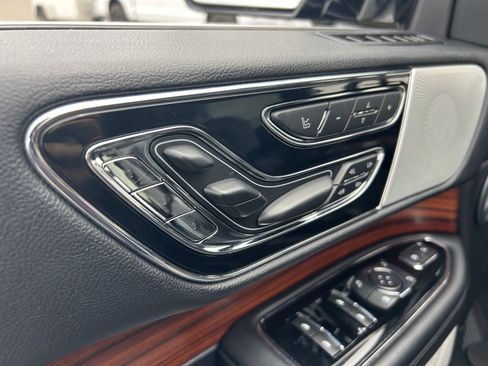 Used 2018 Lincoln Navigator L Reserve w/ Technology Package AWD/4WD image 12